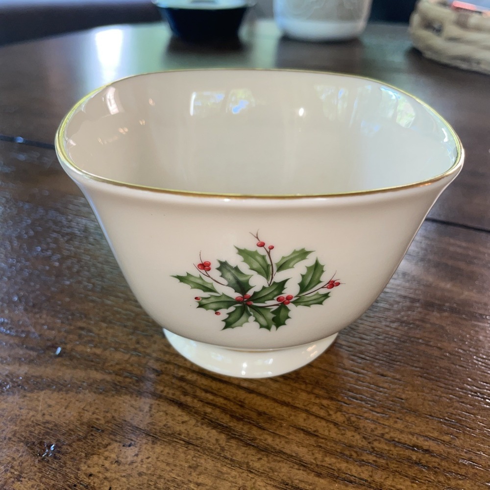 Lenox Holiday Treat Bowl 2544756 Holly & Berries‎ 3in Tall